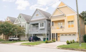 Row of modern suburban homes in Houston, highlighting the importance of boundary surveys in closely spaced residential properties.